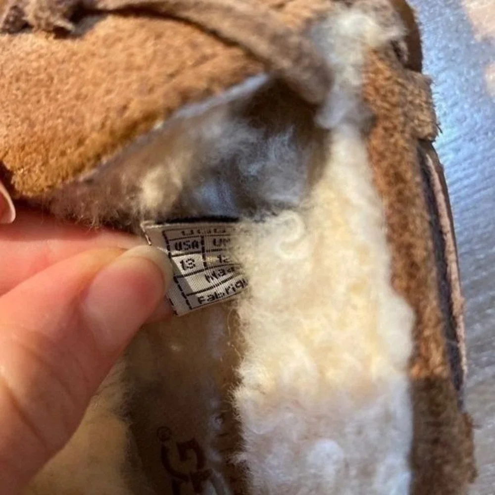 UGG Moccasins kids‎ size 13